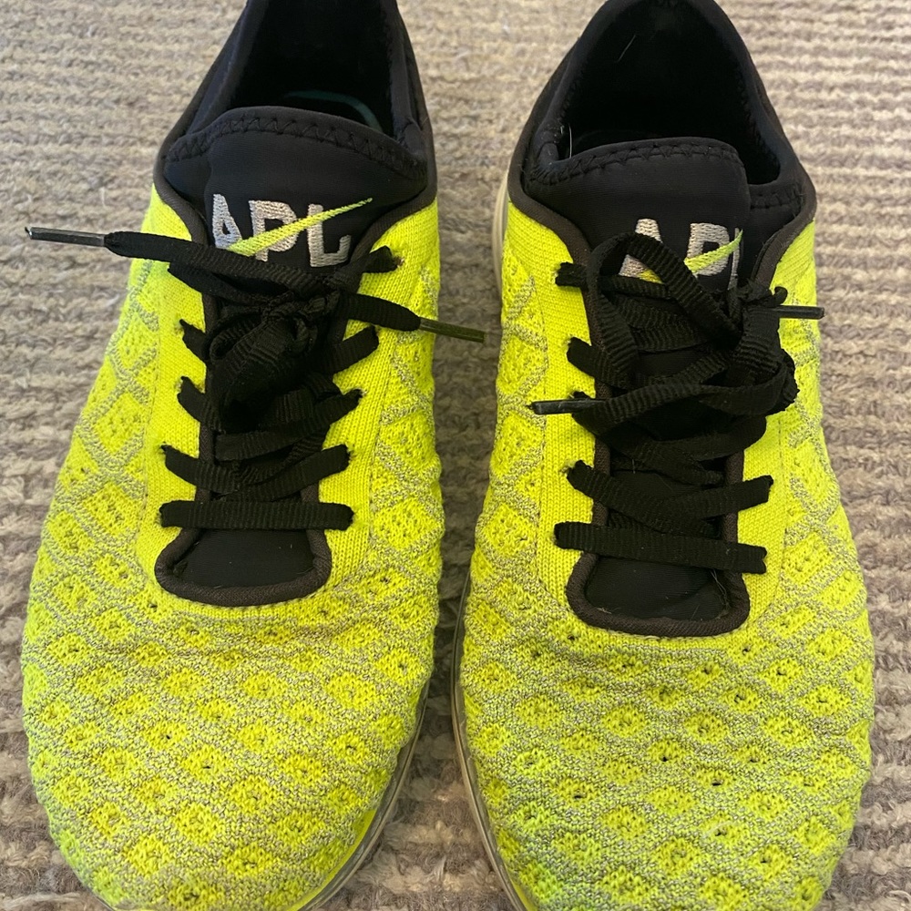 APL: Women's Techloom Phantom Running Shoe size 7